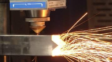 Jaką grubość może ciąć maszyna do cięcia laserem światłowodowym o mocy 15000 W