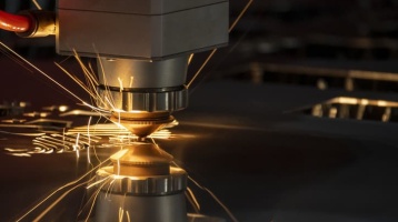 Cięcie laserowe płyt metalowych: kompleksowy przewodnik po podstawach